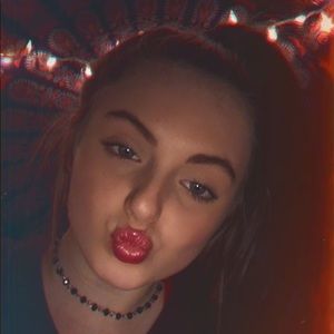 Meet your Posher, Chloe